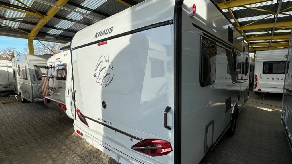 Knaus Sudwind 60 Years 500 QDK STAPELBED MET MAGNETRON, Caravans en Kamperen, Fietsenrek, Bedrijf, Dwarsbed, 5 tot 6 meter