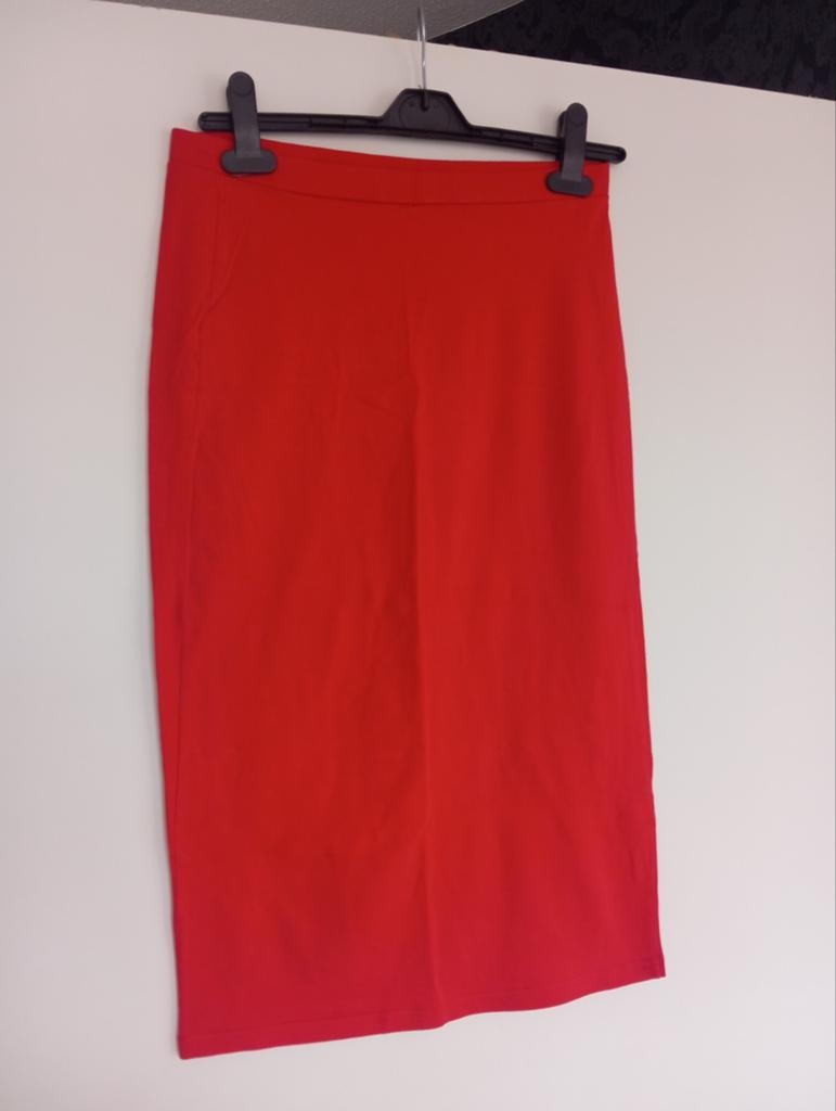 Rode effen strakke rok - Primark - Maat 38, Kleding | Dames, Rokken, Primark, Ophalen of Verzenden, Maat 38/40 (M), Rood