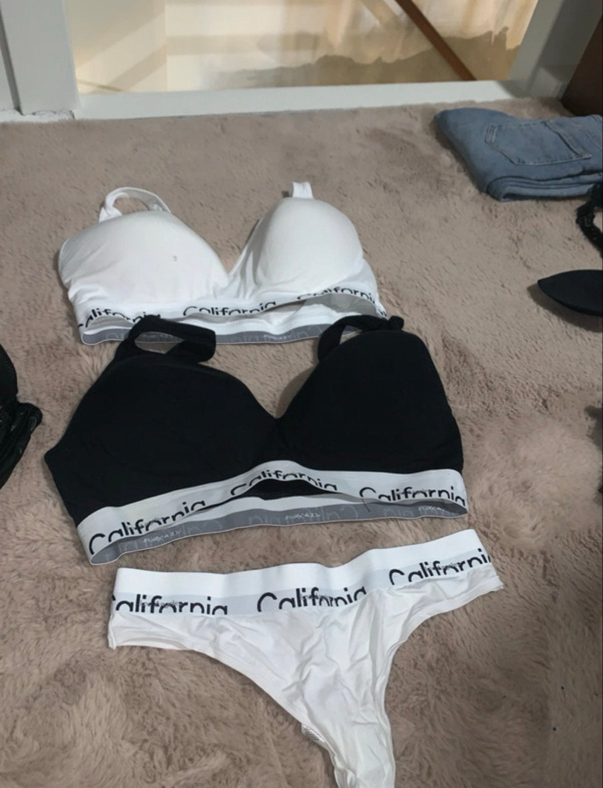 Calvin Klein setje: 2 BH's en 1 string, Verzenden, Meerkleurig, Setje