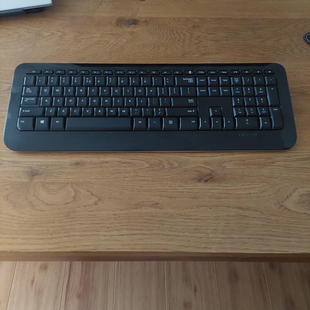 Microsoft draadloos toetsenbord - QWERTY, Computers en Software, Toetsenborden, Multimediatoetsen, Ophalen of Verzenden, Zo goed als nieuw