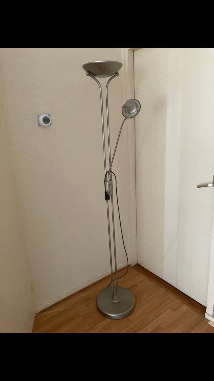 Vloerlamp dure kwaliteit met leesarm RVS in nieuwstaat!, Huis en Inrichting, Ophalen, Zo goed als nieuw, 150 tot 200 cm