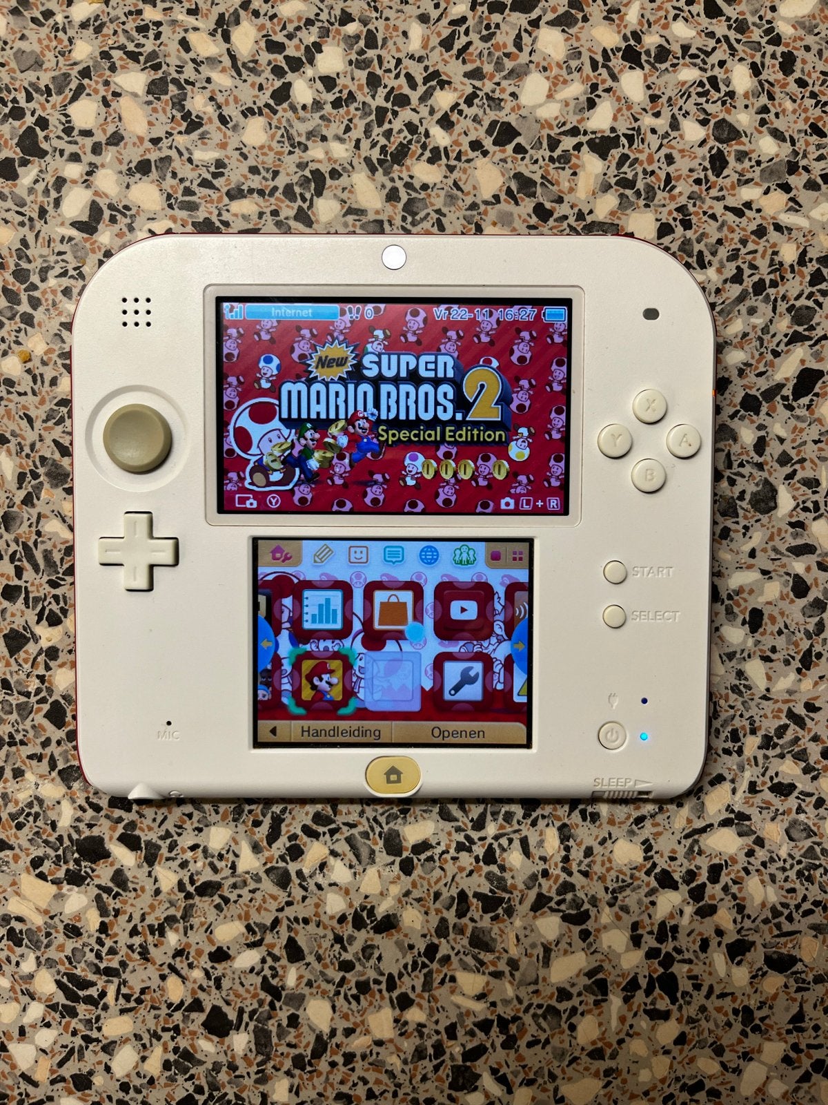 Nintendo 2DS Wit/Rood met 3 games en beschermhoes, Ophalen, Wit, 2DS, Gebruikt
