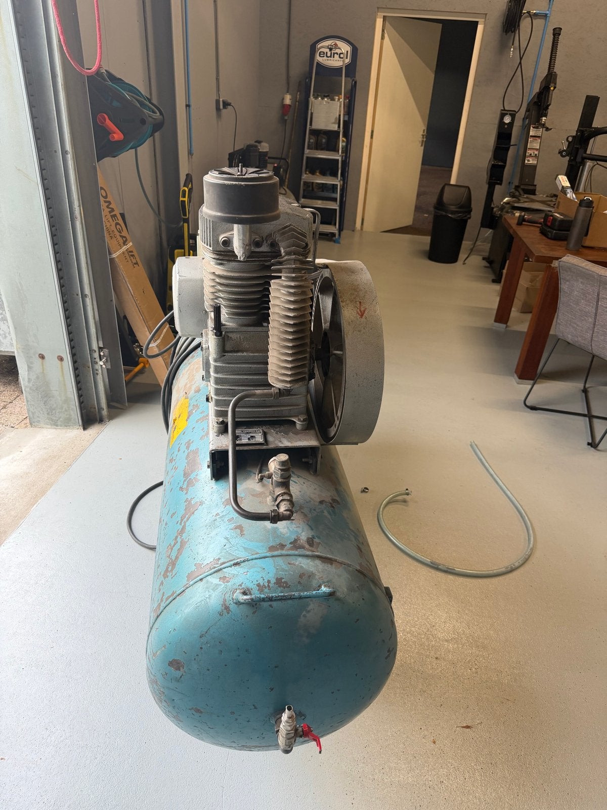 Robuuste MEZ Mohelnice compressor - Gebruikt, Ophalen, Gebruikt, 400 tot 800 liter/min, Mobiel