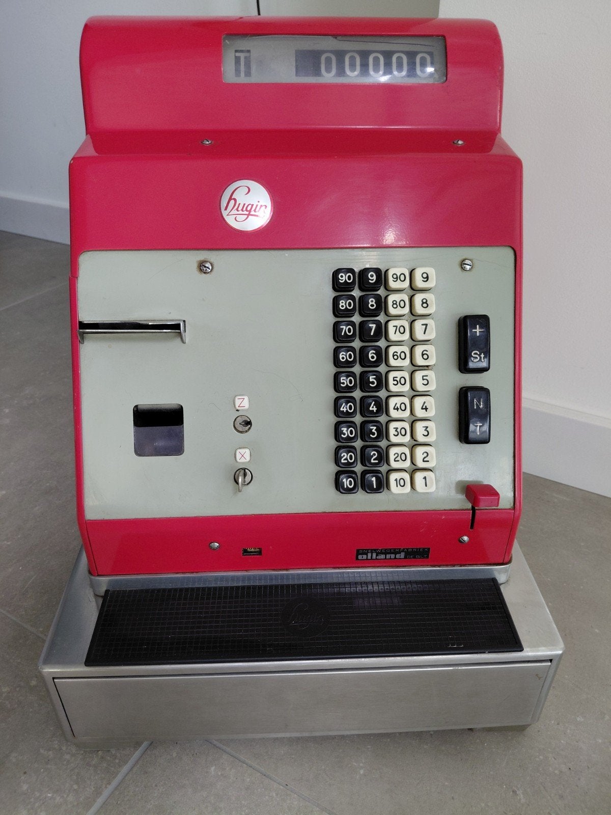 Vintage Hugir kassa: rood, functioneel, retro design, Verzamelen, Retro, Ophalen of Verzenden