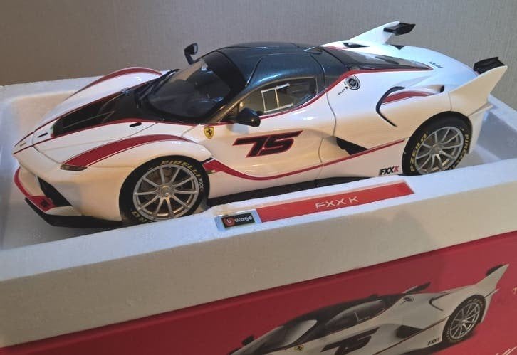 Ferrari FXX K Bburago Signature Series Zie beschrijving!, Ophalen of Verzenden, Zo goed als nieuw, Auto, Bburago