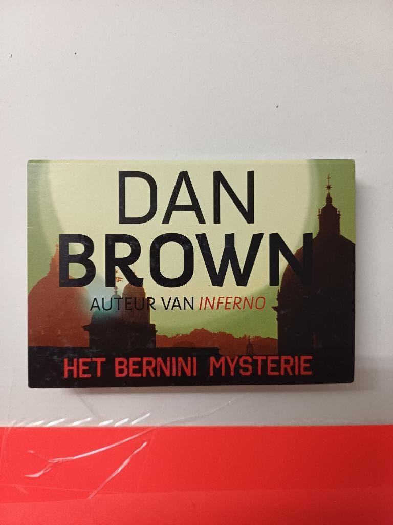 Boekje Dwarsligger nr 293 - Dan Brown - Het Bernini Mysterie, Ophalen of Verzenden, Gelezen