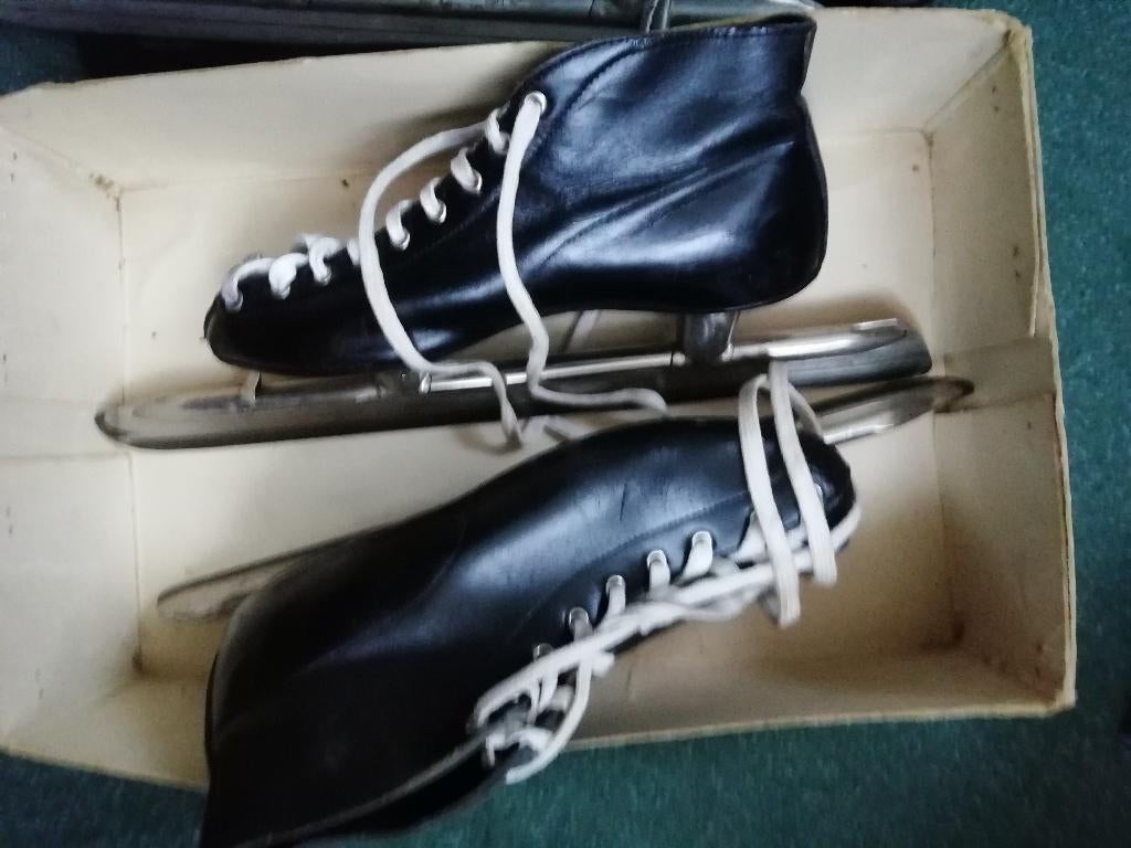 Schaatsen LAGE NOREN maat 42 ( 39-40) i.z.g. staat 35,00, Overige merken, Gebruikt, Ophalen of Verzenden, Noren