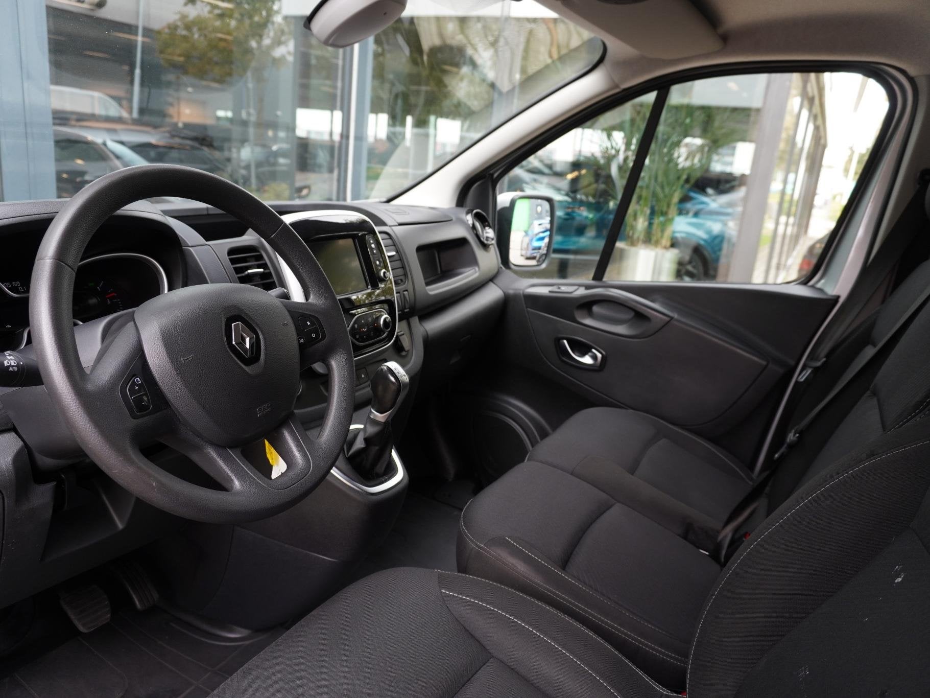 Renault Trafic 2.0 dCi 145 T29 L2H1 Luxe AUTOMAAT / DEALER O, Stof, Gebruikt, Euro 6, 4 cilinders