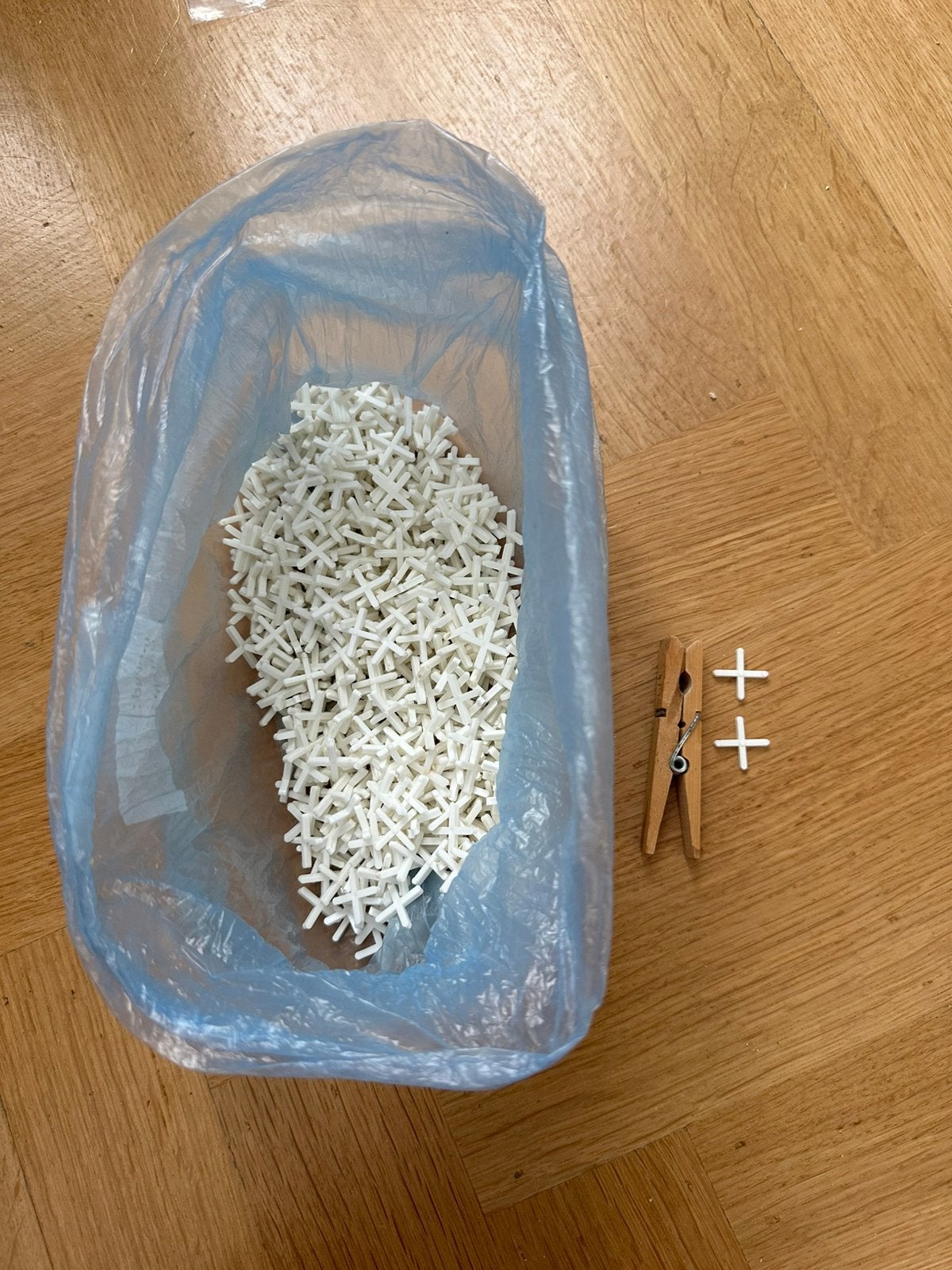 Tegelkruisjes voegbreedte circa 2mm, Doe-het-zelf en Verbouw, Tegels, Ophalen, Zo goed als nieuw