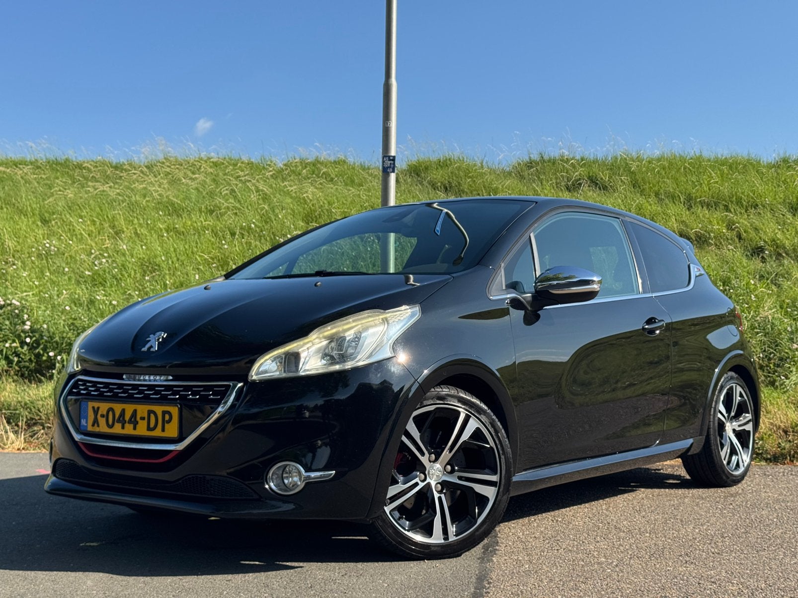 Peugeot 208 GTI 200PK Zwart (Sportuitlaat +  Subwoofer), Zwart, 580 kg, Bedrijf, 1135 kg