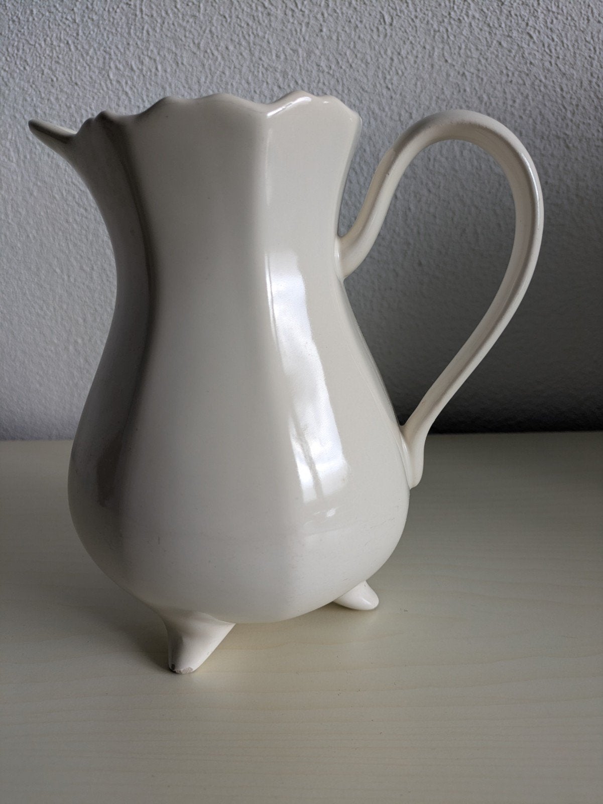 Vintage Witte Delfts wit Keramische Kan/vaas met Voetjes, Antiek en Kunst, Ophalen of Verzenden