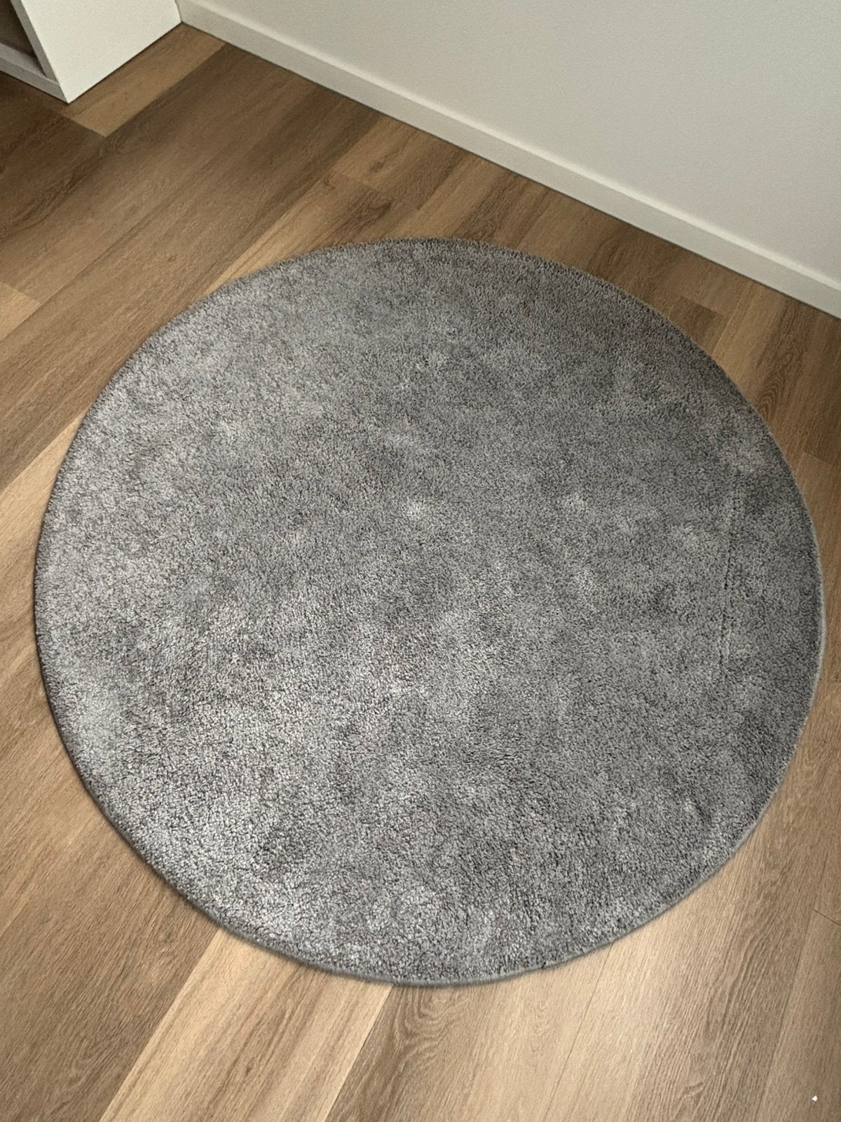 Grijs rond kleed doorsnede 130 cm, Huis en Inrichting, Ophalen, 100 tot 150 cm, Rond, Zo goed als nieuw