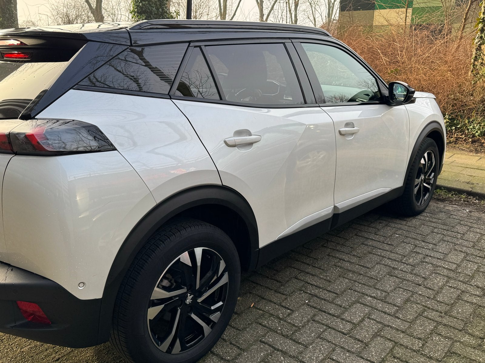 Peugeot 2008 1.5 Bluehdi 130pk Eat8 2021 Wit panorama dak, Auto's, Peugeot, 4 cilinders, Leder en Stof, Wit, 1245 kg
