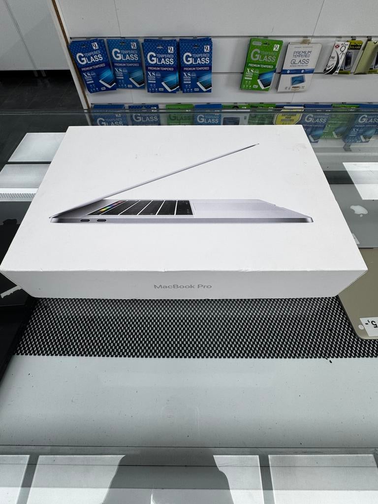 MacBook Pro 15” 2018 i7 16GB 512GB Radeon €450, Computers en Software, Apple Macbooks, Zo goed als nieuw, MacBook Pro, 15 inch
