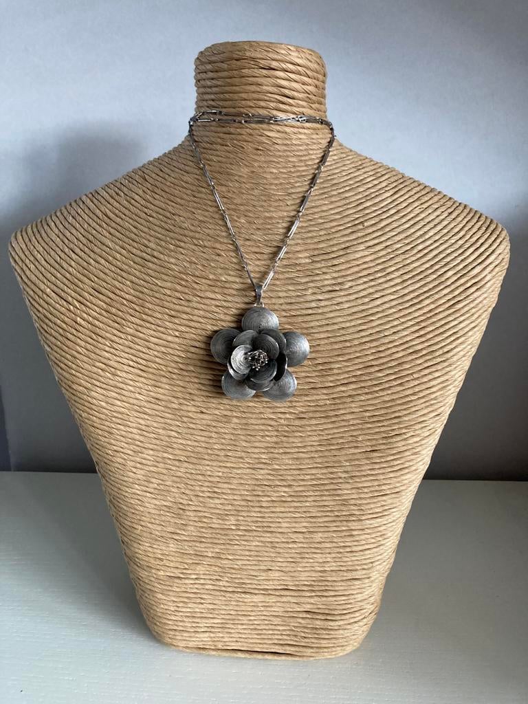 Zilveren ketting met filigrain bloem als hanger, Ophalen of Verzenden, Zo goed als nieuw, Zilver