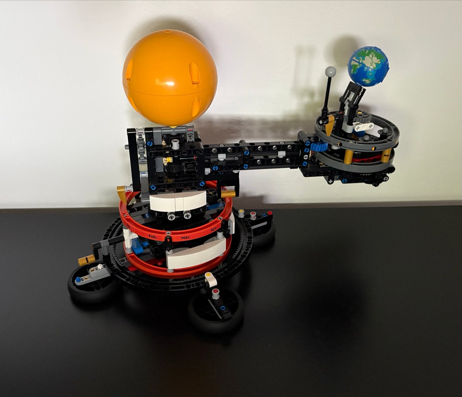 LEGO Technic 42179 Planeet Aarde en Maan in Baan - ZGAN, Ophalen of Verzenden, Zo goed als nieuw