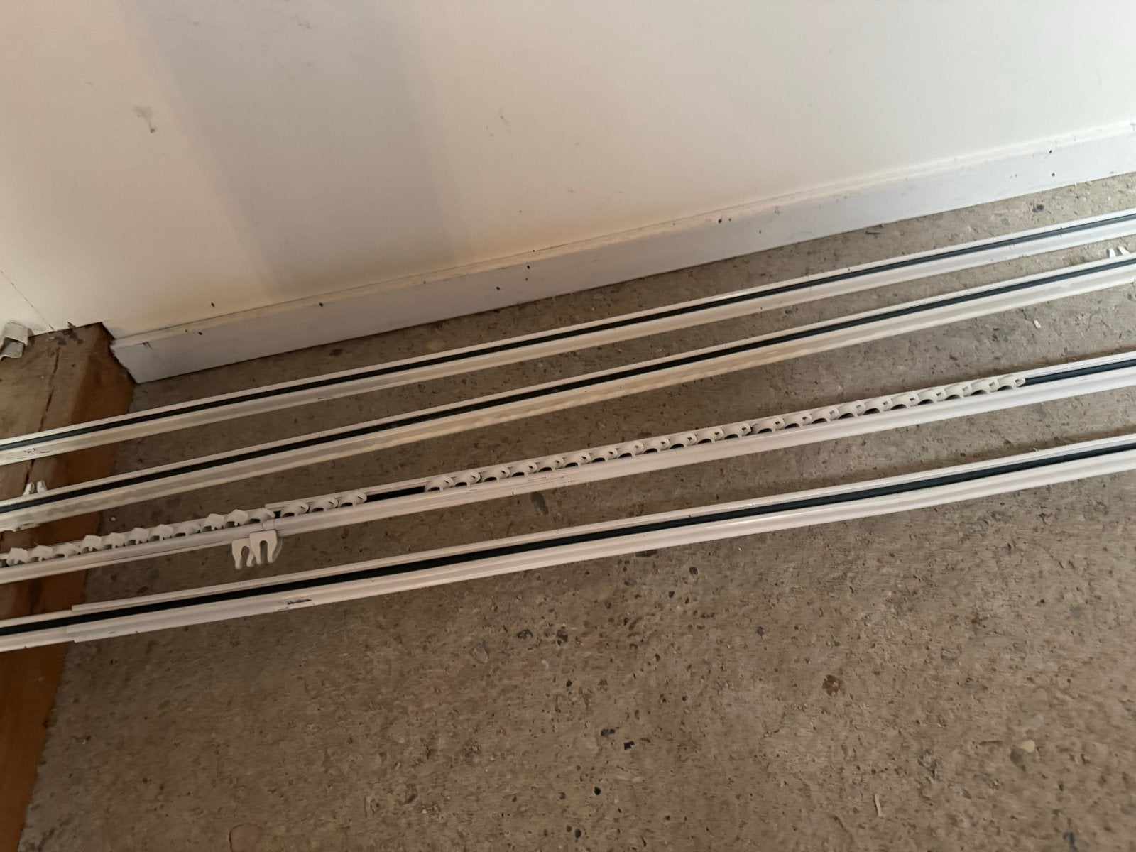 Gordijnrails met runners - 2 stuks, Ophalen of Verzenden, Gebruikt, Gordijn