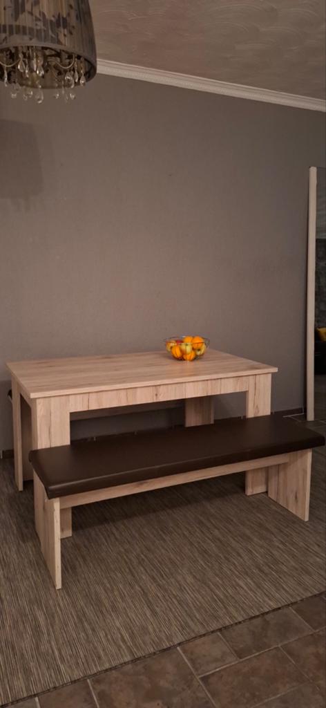 Eettafel met comfortabel zitgedeelte in lederlook, Ophalen, 100 tot 150 cm, 50 tot 100 cm, Zo goed als nieuw