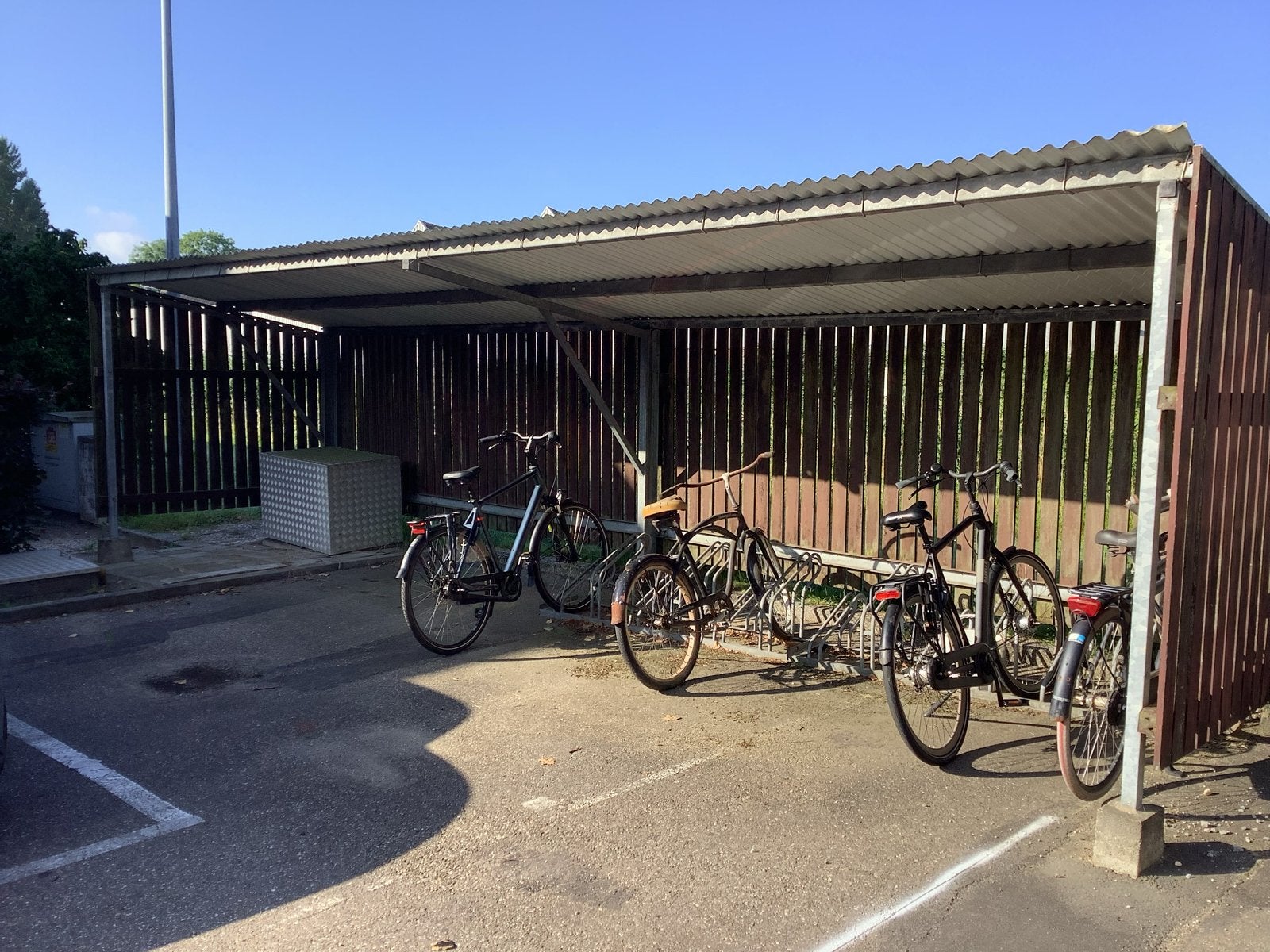 Robuust en ruim fietsenhok / fietsenstalling, Ophalen, Gebruikt, Hout, Fietsenberging