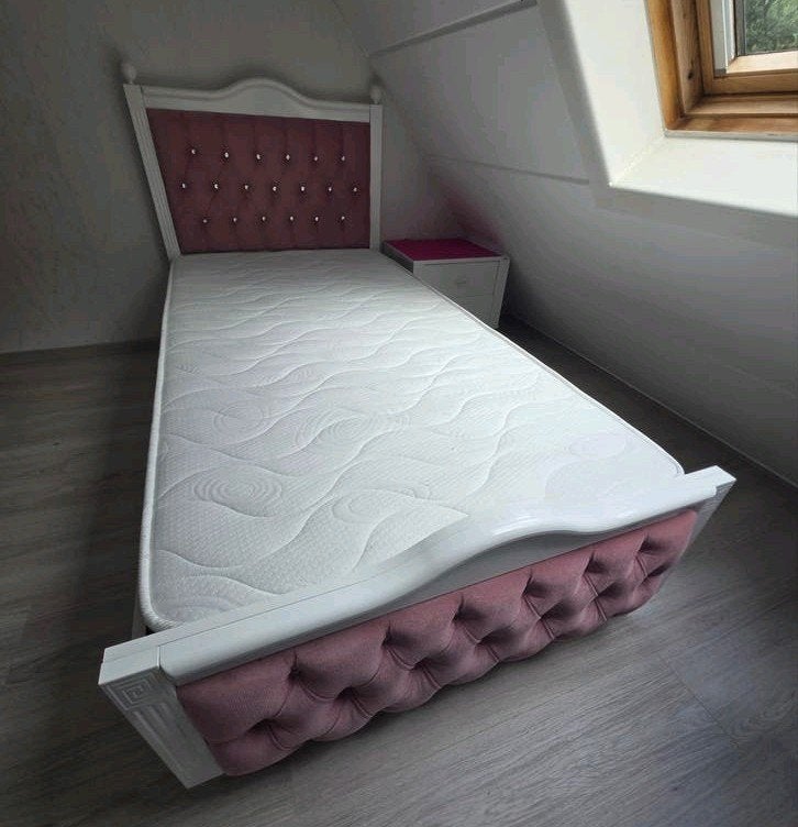 kinderkamer: Eenpersoonsbed + 3deurs kast + nachtkast, Ophalen, 90 cm, Eenpersoons, Wit