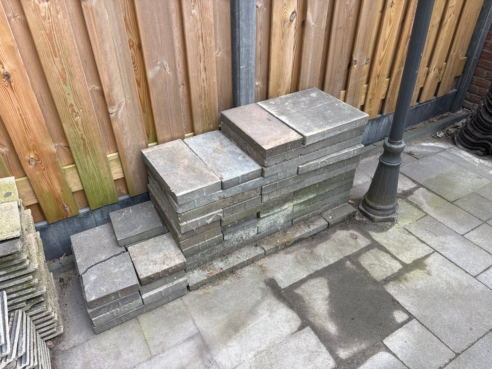 Tuintegels zoals op de tweede foto ongeveer 9m2, Tuin en Terras, Gebruikt, Ophalen of Verzenden, 10 m² of meer, Beton