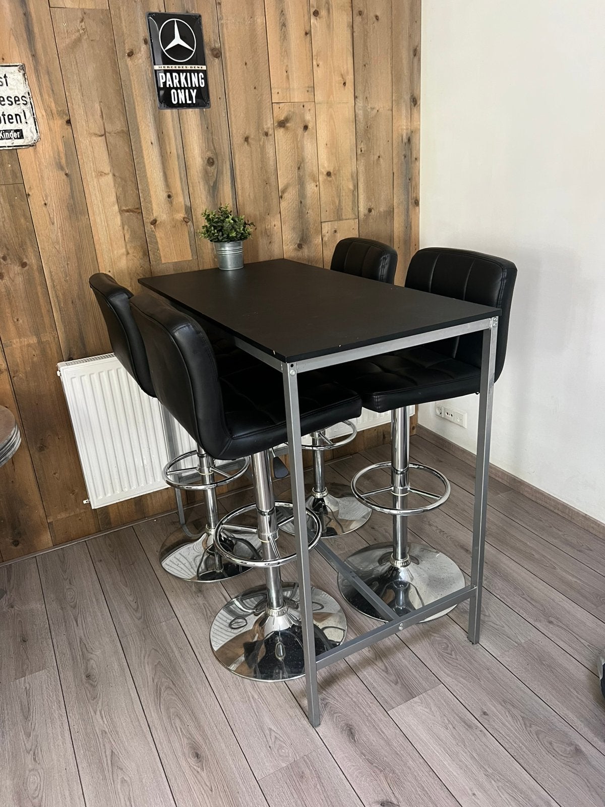 Bartafel met 4 barkrukken - 110cm hoog