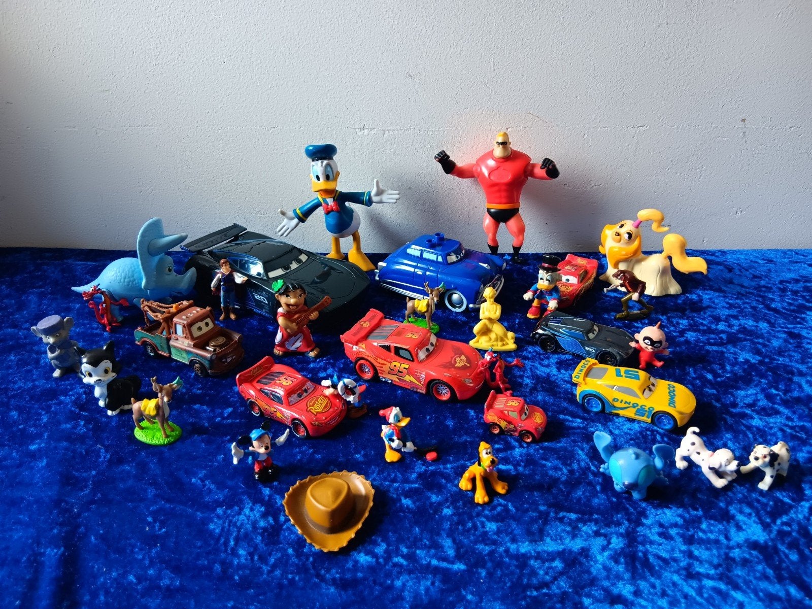 33x Disney figuren en auto's - Grote collectie speelgoed, Ophalen of Verzenden, Gebruikt