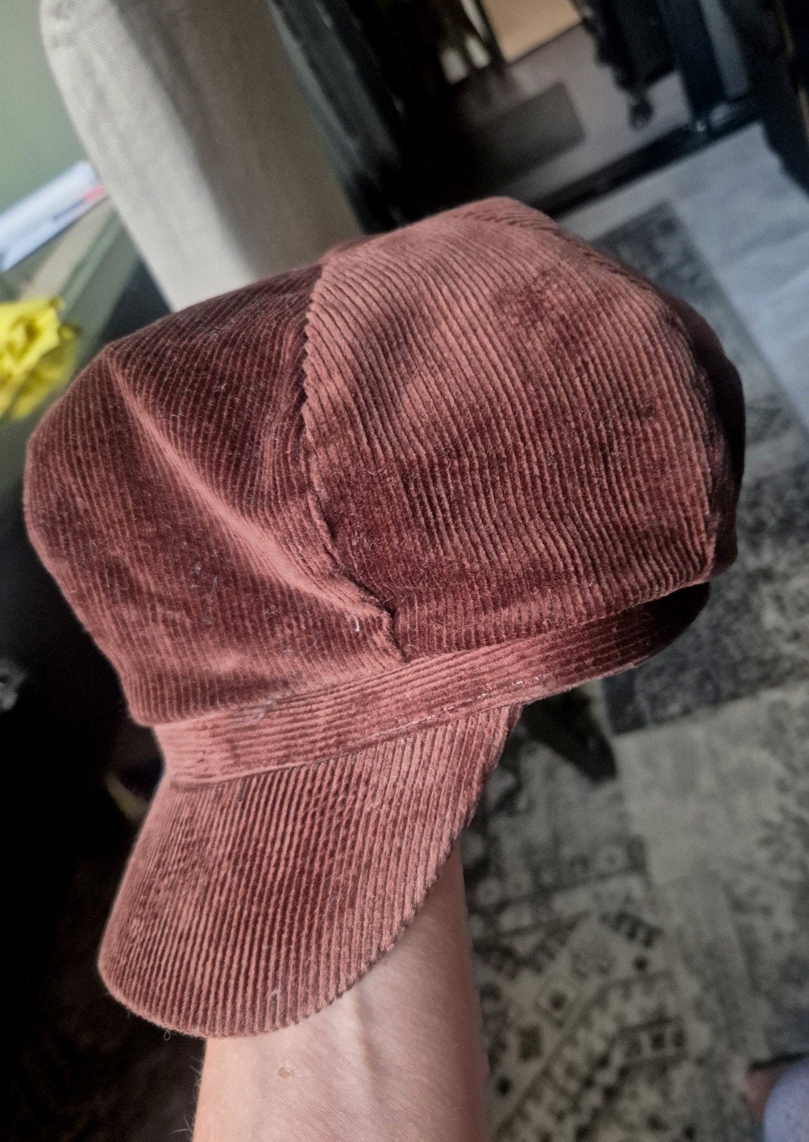 Bruine corduroy pet - Zo goed als nieuw, One size fits all, Ophalen of Verzenden, Pet, Onbekend