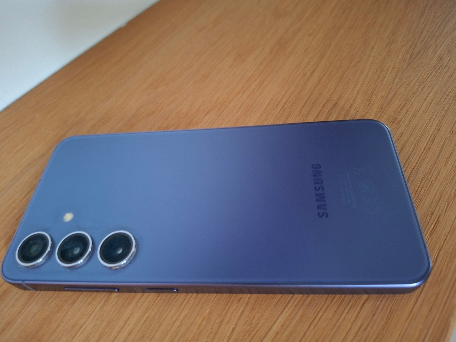 Foto 3 van Samsung S24 256GB Violet - Nieuw in doos