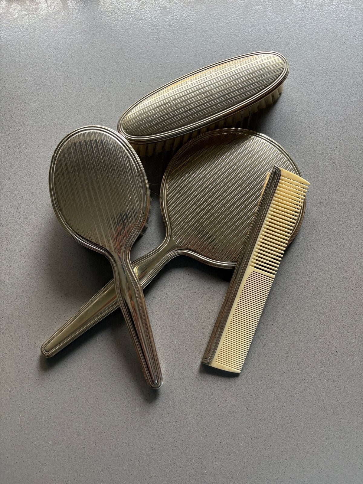 Vintage 4-delige verzilverde kapset met spiegel en borstels, Antiek en Kunst, Ophalen of Verzenden