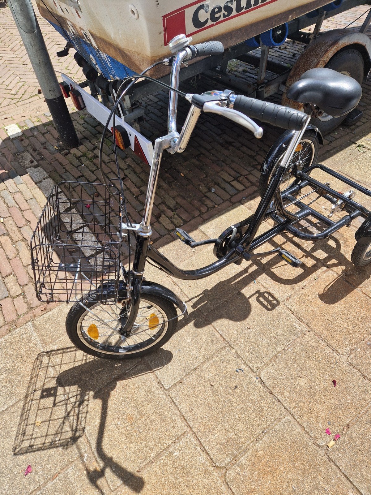 Compacte driewieler met mand voor boodschappen, Ophalen of Verzenden, Gebruikt, Velgrem, Onbekend
