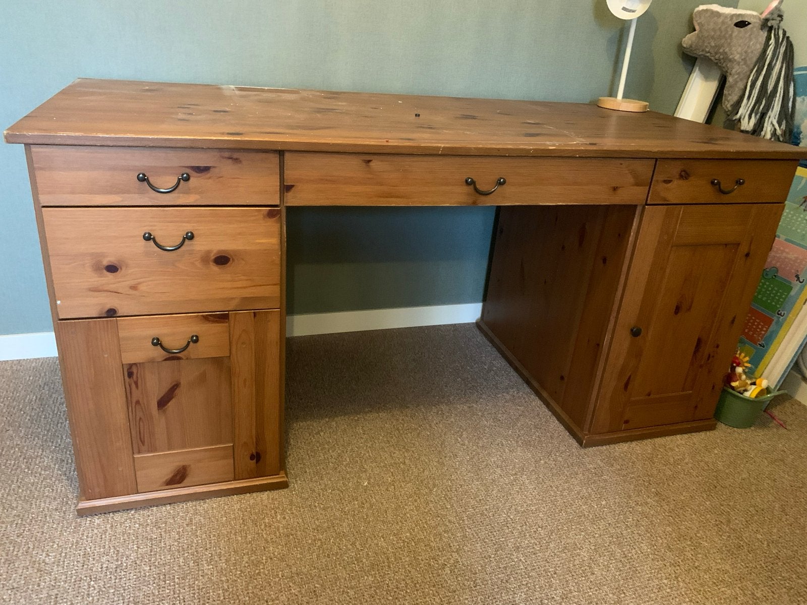 Houten bureau met lades en opbergruimte, Huis en Inrichting, Bureaus, Gebruikt, Bruin, Ophalen of Verzenden, Computerbureau