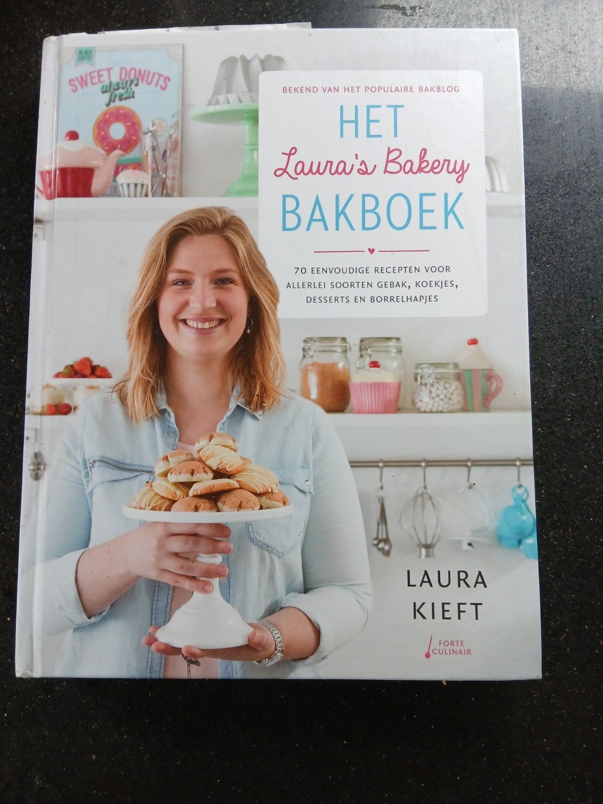 Laura’s bakery bakboek, Ophalen of Verzenden, Zo goed als nieuw, Laura Kieft