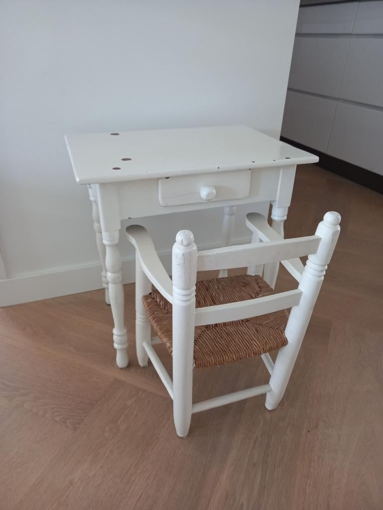 Oud klein tafeltje met kinderstoeltje, Ophalen, Gebruikt, Tafel(s) en Stoel(en)