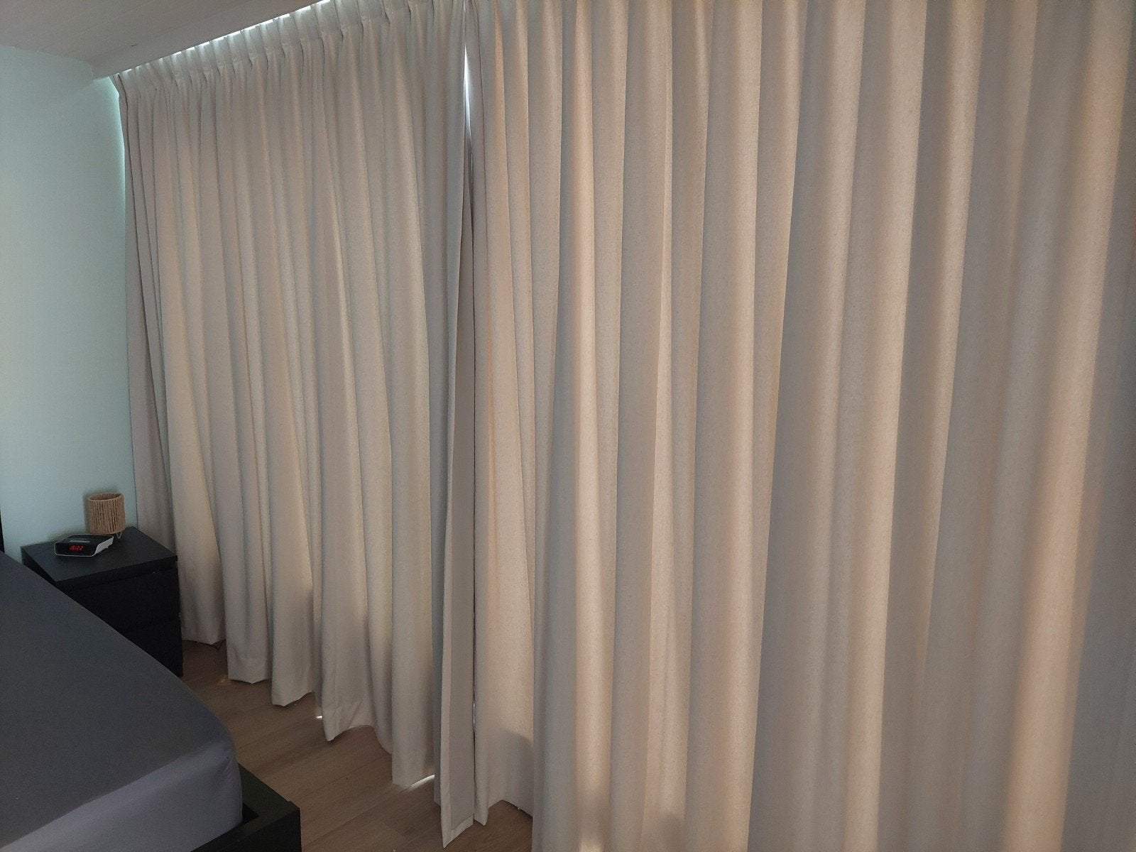 Nieuwe zonwerende gordijnen, 4.20m breed, 2.15m lang, Ophalen of Verzenden