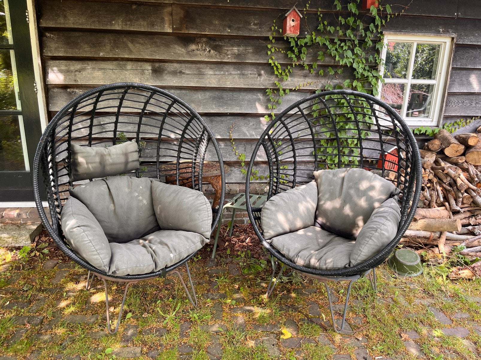2 ronde tuinstoelen, metaal. Kuipstoel, Ophalen, Gebruikt, Metaal