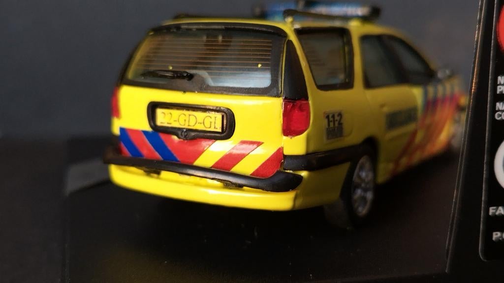 Renault Laguna Break Ambulance Nederland 1:43 Vitesse Pol, Overige merken, Auto, Sun star development, Zo goed als nieuw