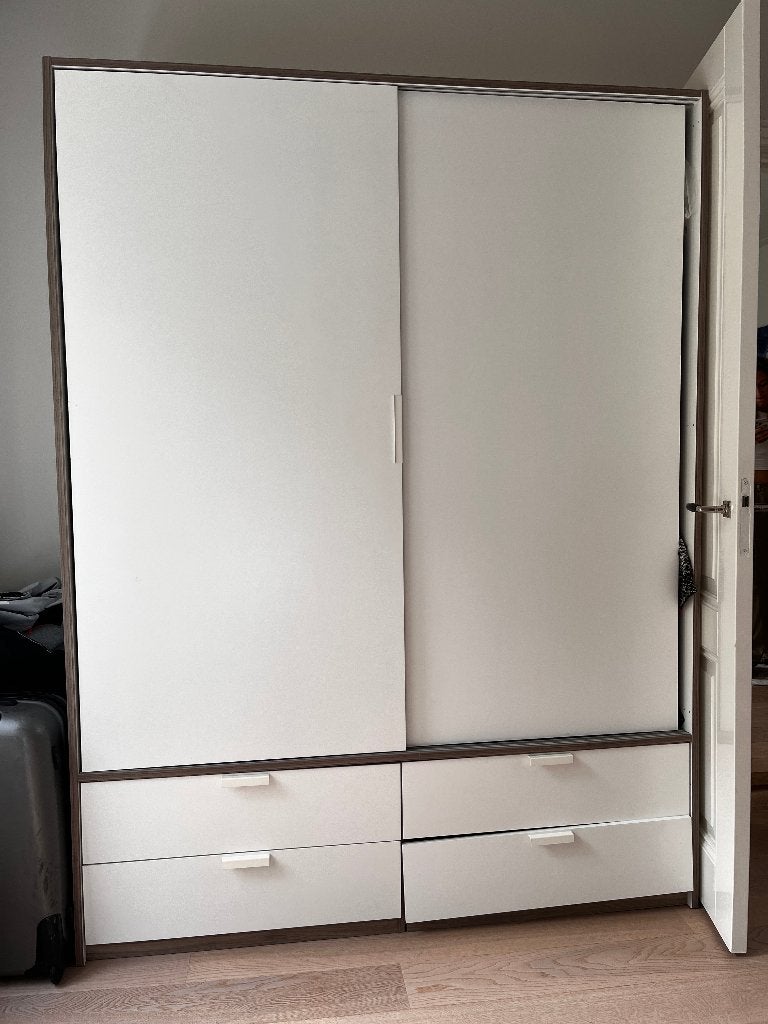 GRATIS kledingkast, Gebruikt, 200 cm of meer, 150 tot 200 cm, IKEA SCHUIFDEUREN