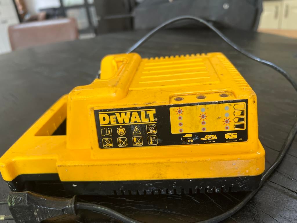 DeWalt Acculader 36v-Gebruikt maar functioneel, Ophalen of Verzenden, Gebruikt