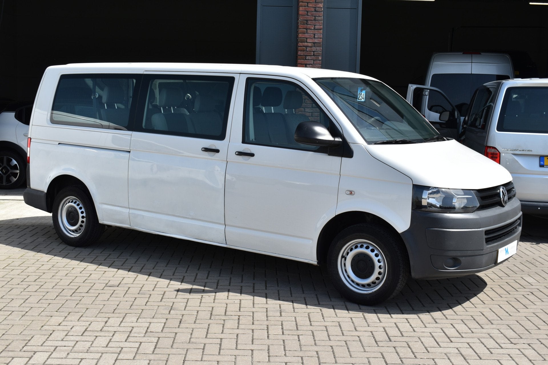 Volkswagen Transporter Kombi 2.0 TDI L2H1 BM Trendline €50, Voorwielaandrijving, Euro 5, 241 €/maand, Wit