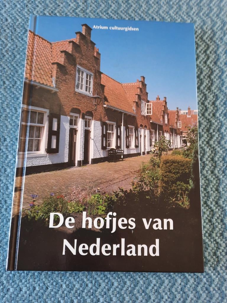 De hofjes van Nederland - Atrium cultuurgidsen, Ophalen of Verzenden, Zo goed als nieuw, Overige onderwerpen, Onbekend
