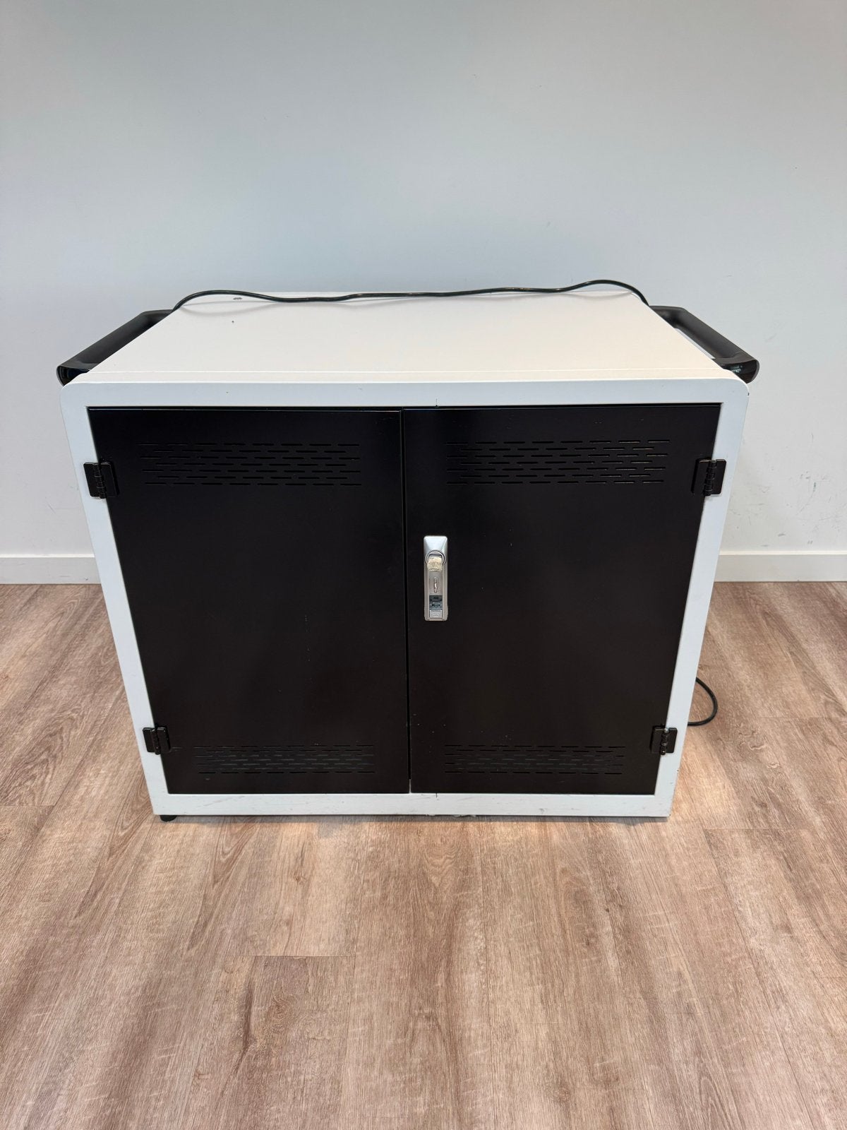 Afsluitbare Laptopkast / Laptoplaadkast voor 30 Laptops, Ophalen, Gebruikt