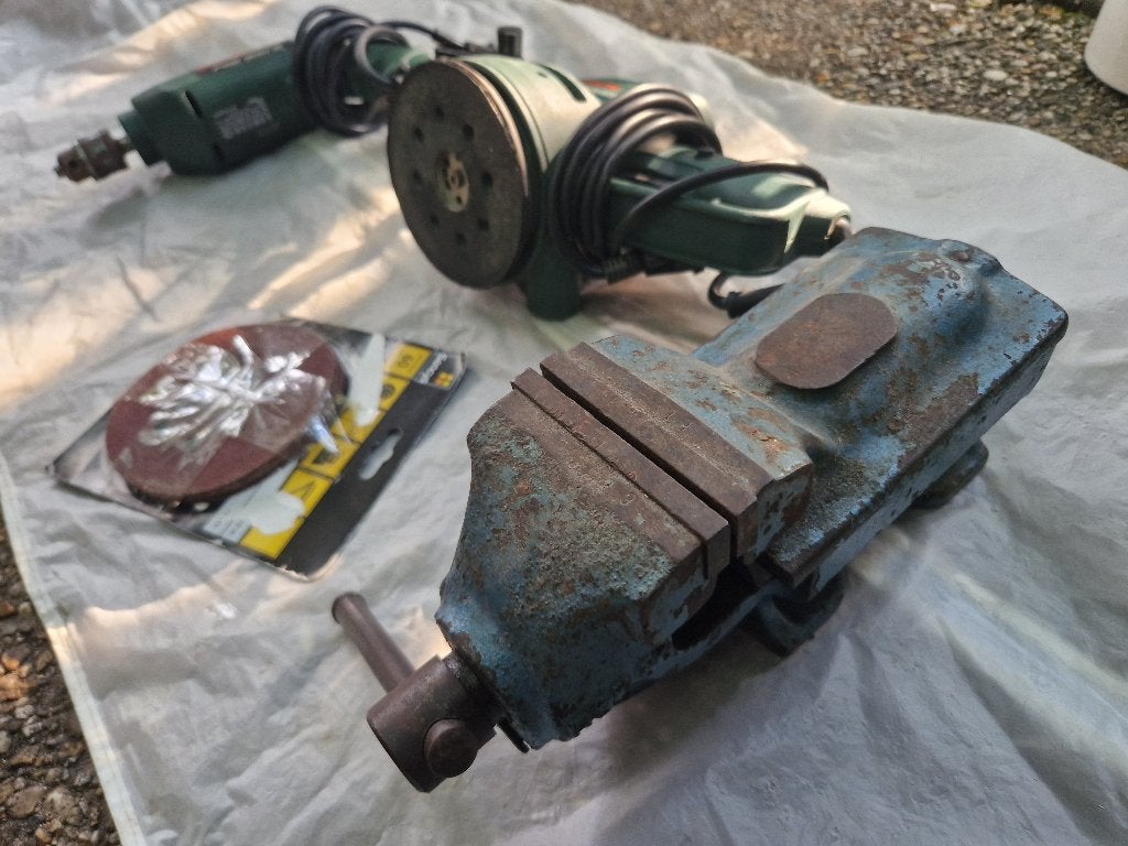 Bosch boormachine en schuurmachine + Gedore bankschroef, Ophalen of Verzenden, Nieuw, Boormachine