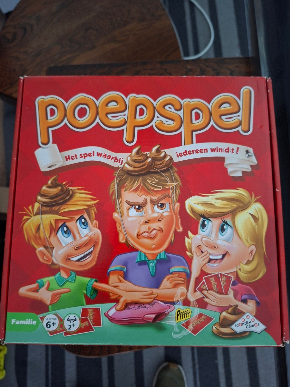 Poepspel: Het hilarische spel waarbij iedereen windt!, Vijf spelers of meer, Ophalen, Zo goed als nieuw, Identity Games