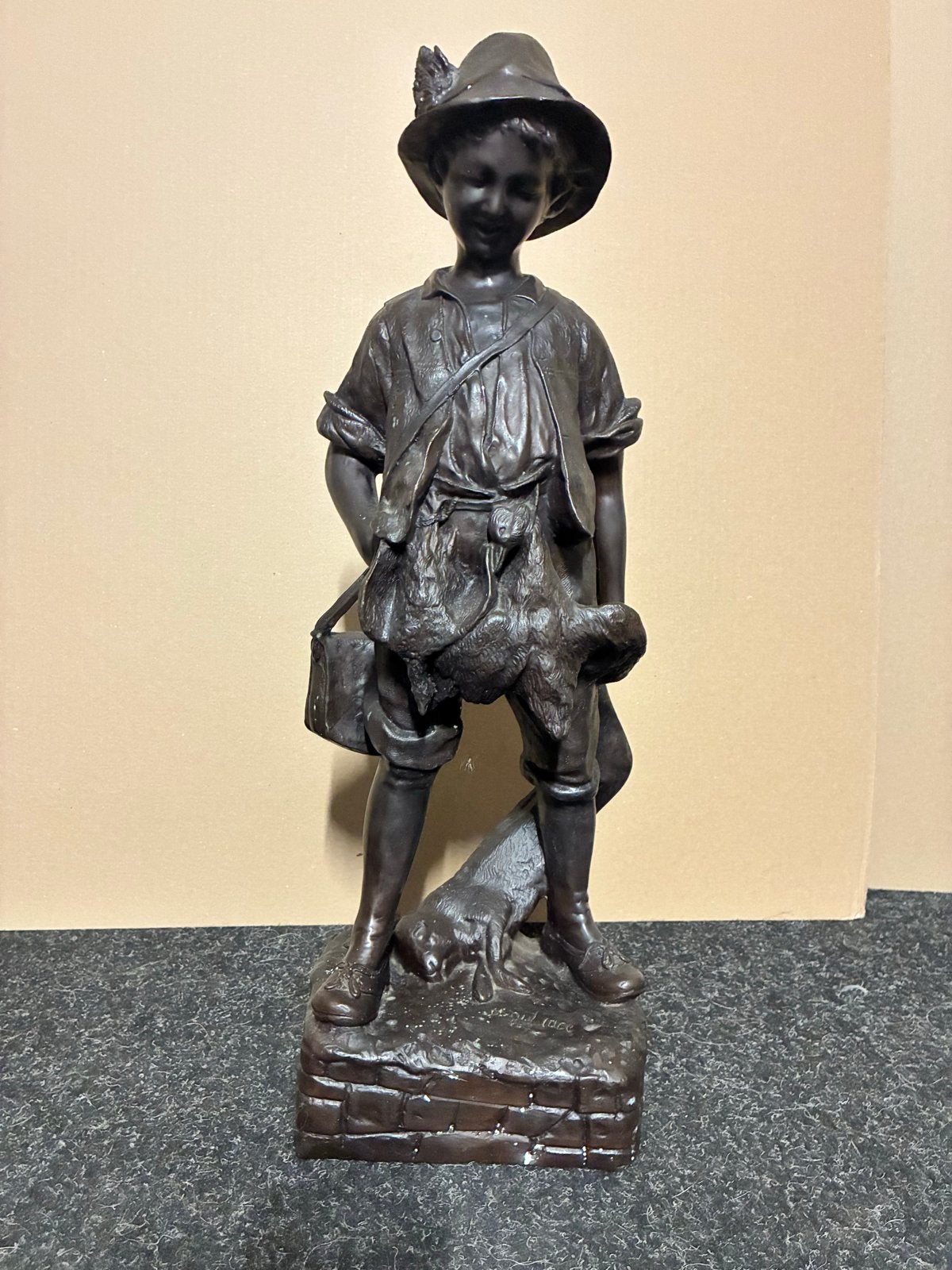 Vintage Bronzen Beeld Jongen met Hond - 60 cm, Beeld, Bruin, Man, 50 - 100 cm
