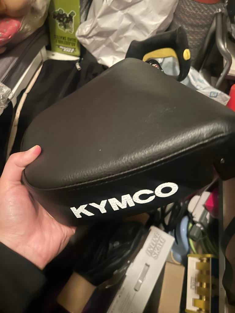 Kymco Agility 50 achterzadel, Fietsen en Brommers, Brommeronderdelen | Scooters, Ophalen of Verzenden, Zo goed als nieuw, Zadel