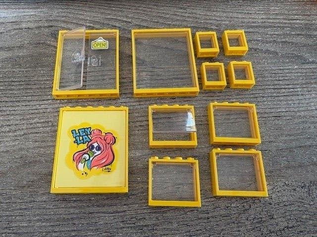 lego Moc ramen, deur en paneel met gele kozijnen (zie foto), Ophalen of Verzenden, Zo goed als nieuw, Accessoire, Lego