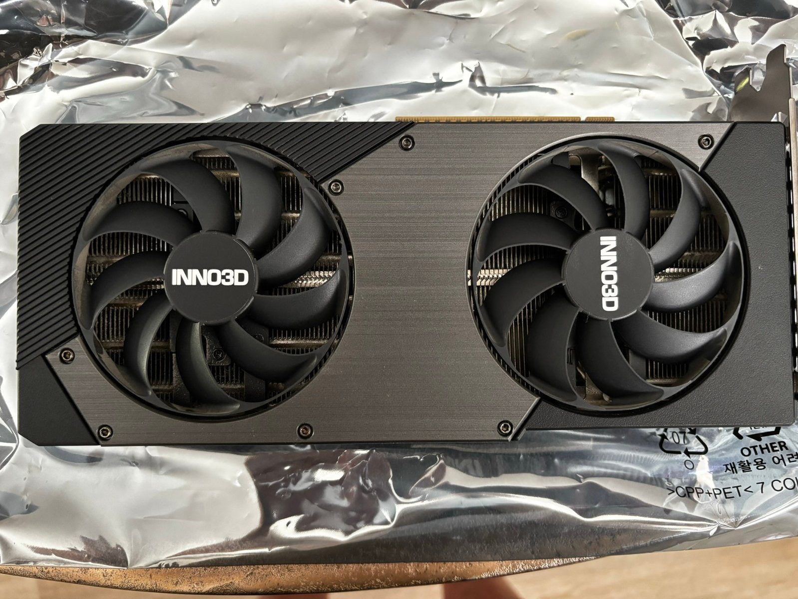 INNO3D GeForce RTX 5070 TWIN X2 12GB + garantie!!, Computers en Software, Overige soorten, Ophalen of Verzenden, Zo goed als nieuw