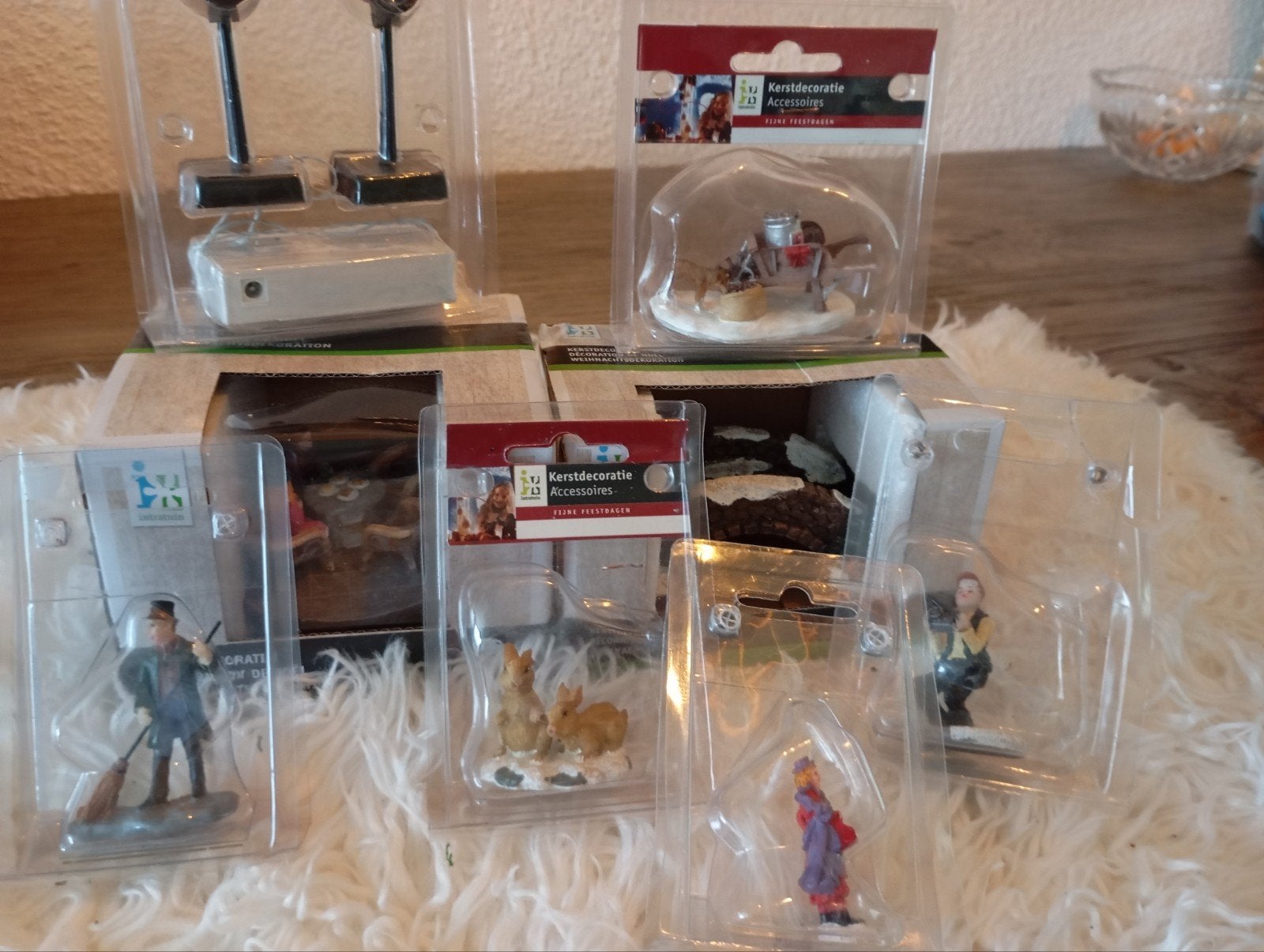 8 STUKS KERSTDECORATIE VOOR KERSTDORP TEMAKEN NIEUW NU 20€ ., Ophalen of Verzenden, Nieuw