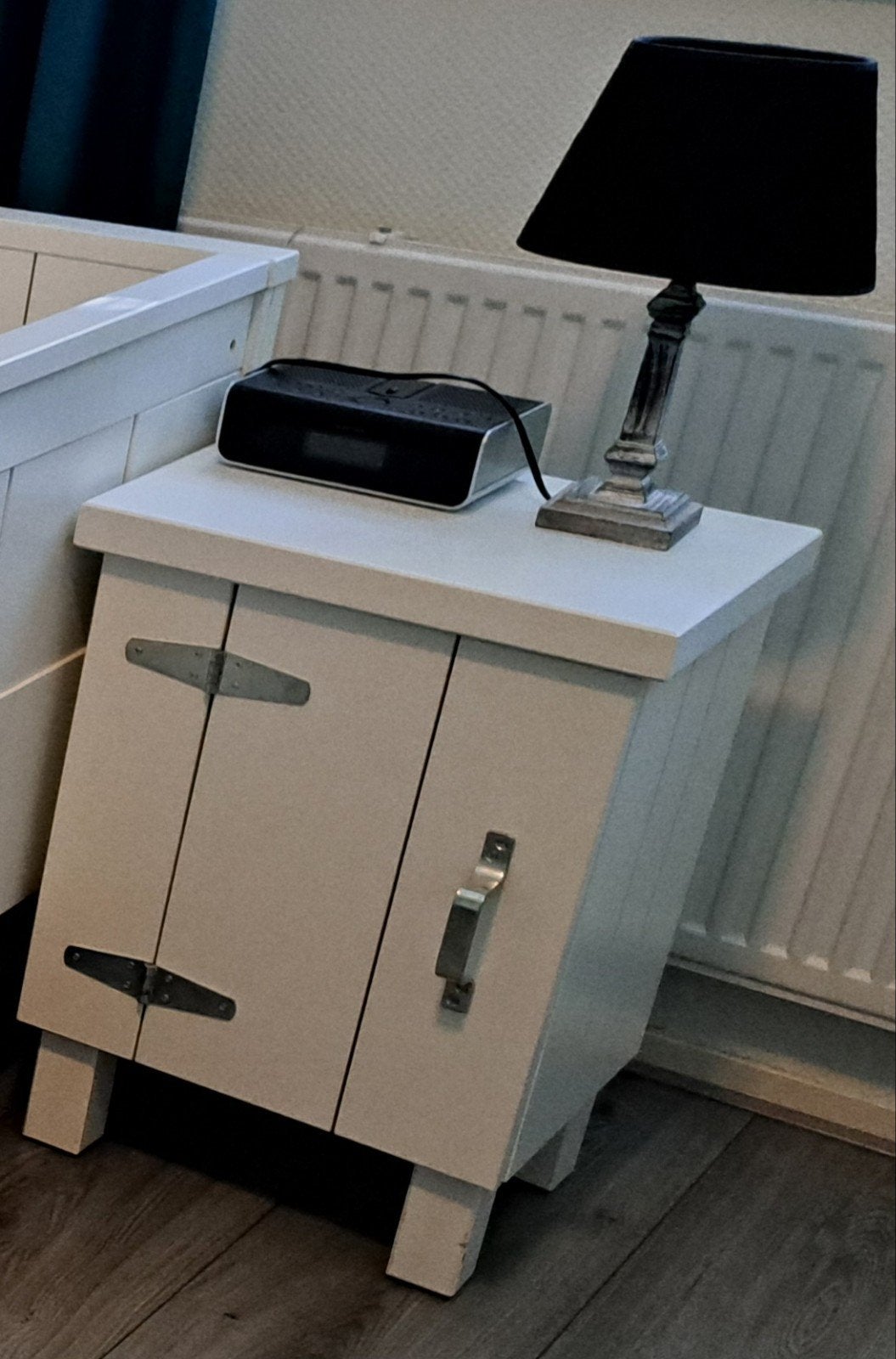 Stoer nachtkastje wit (Babypark Kesteren), Ophalen, Zo goed als nieuw, 45 tot 65 cm, Minder dan 55 cm